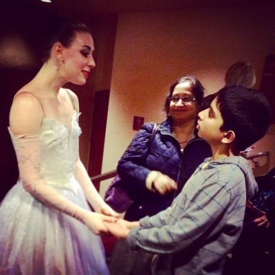 Dancer Grace-Anne Powers connecting with an Outreach participant from the San Francisco Autism Society. Photo courtesy of Ballet San Jose.